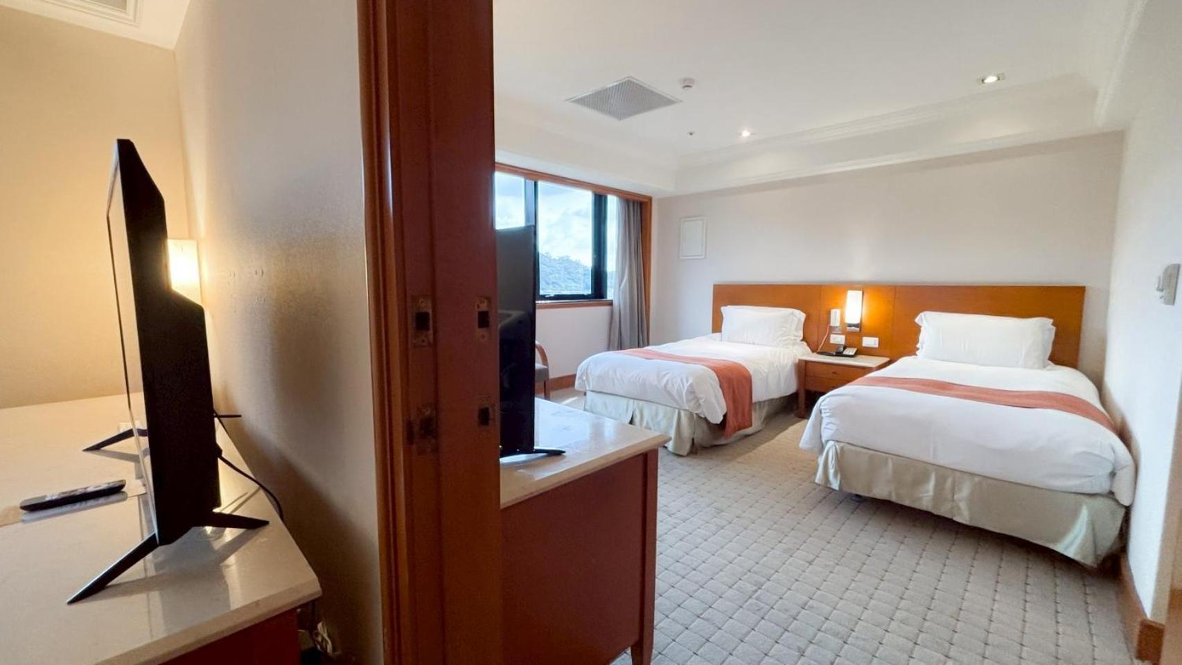 Hione Holiday Hotel Taipei Exterior photo